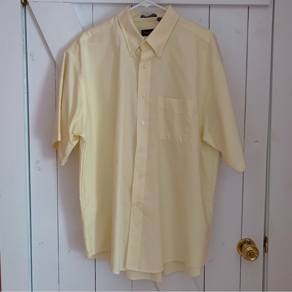 Men's Dress Shirt Van Heusen Collared Button Down Short Sleeve Pocket Size 17